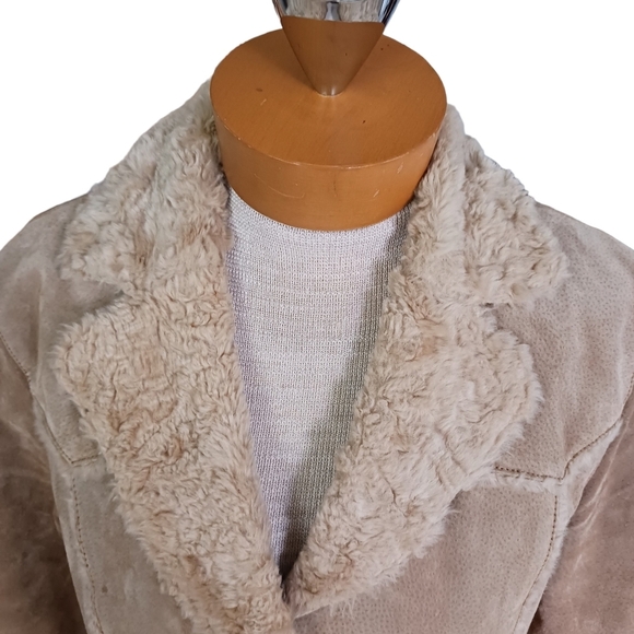 VINTAGE St John's Bay Size Medium Womens Coat Tan Leather Sherpa Style Coat - Picture 6 of 6